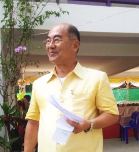 พิธีกร-กำลังรับแขกok-274x300 (1)