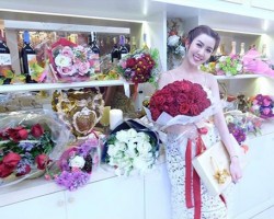 ม่านฟ้า สวยและฮอตมาก ! พระเอกช่องมากสีส่งดอกไม้ตามจีบ