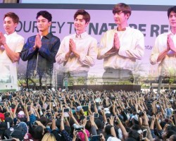 ห้างแตก! ติ่ง EXO บุกเซ็นทรัลลาดพร้าว ทุ่มเงินแสนลุ้นขึ้นรับลายเซ็น!